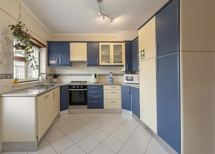 Casa Da Barragem * Atouguia Da Baleia